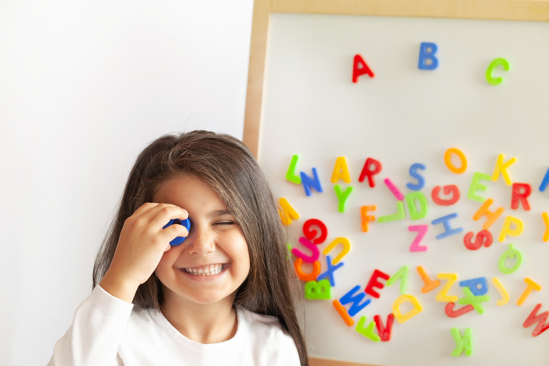 Comment peut-on stimuler l'enfant à apprendre plusieurs langues ?